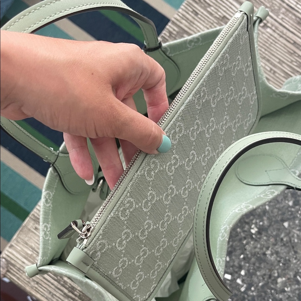 $3850 New GUCCI LG Mint Sage Green Supreme Tote with Detachable Matching Pouch - Picture 17 of 17